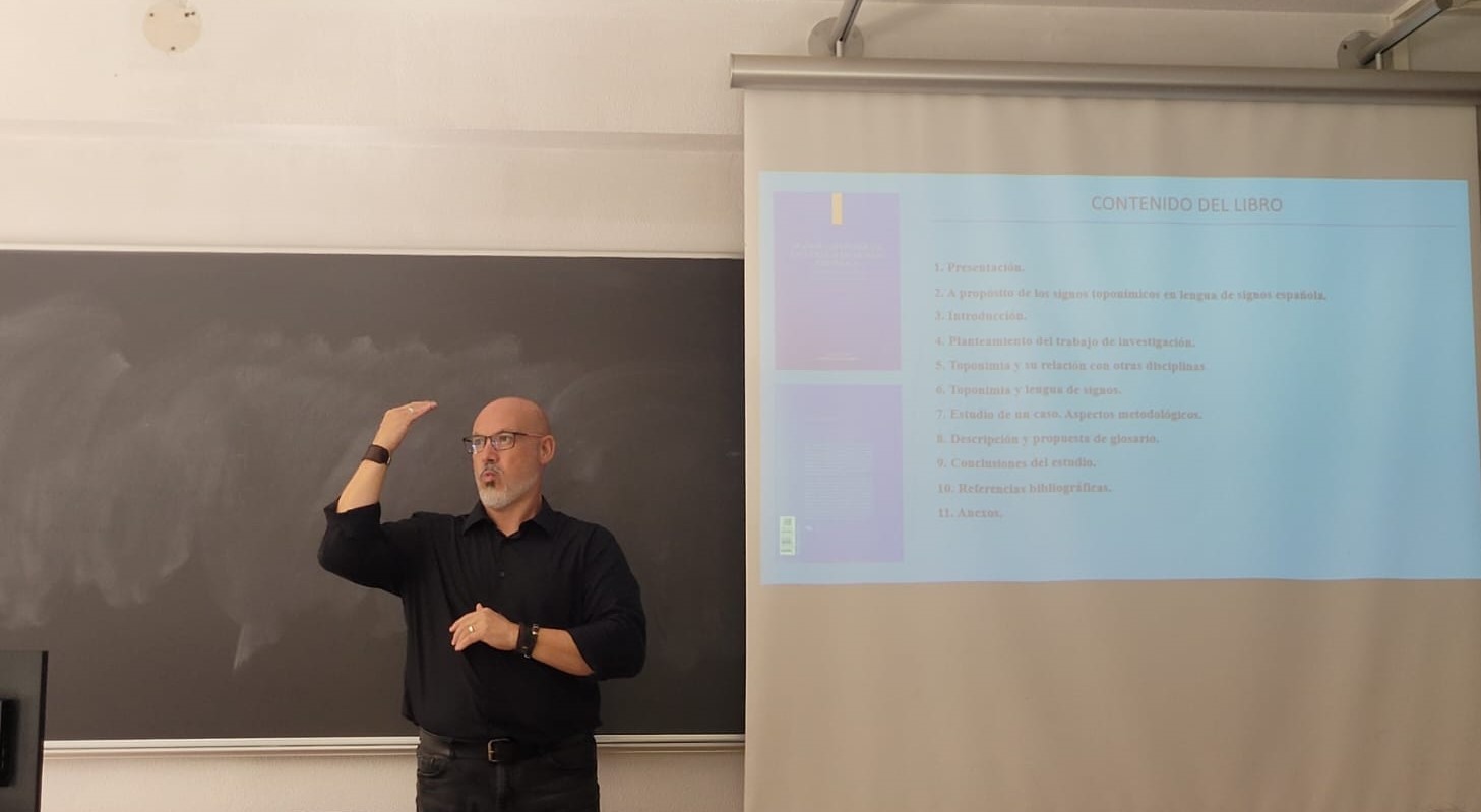 Fotografía 2 de la presentación del libro